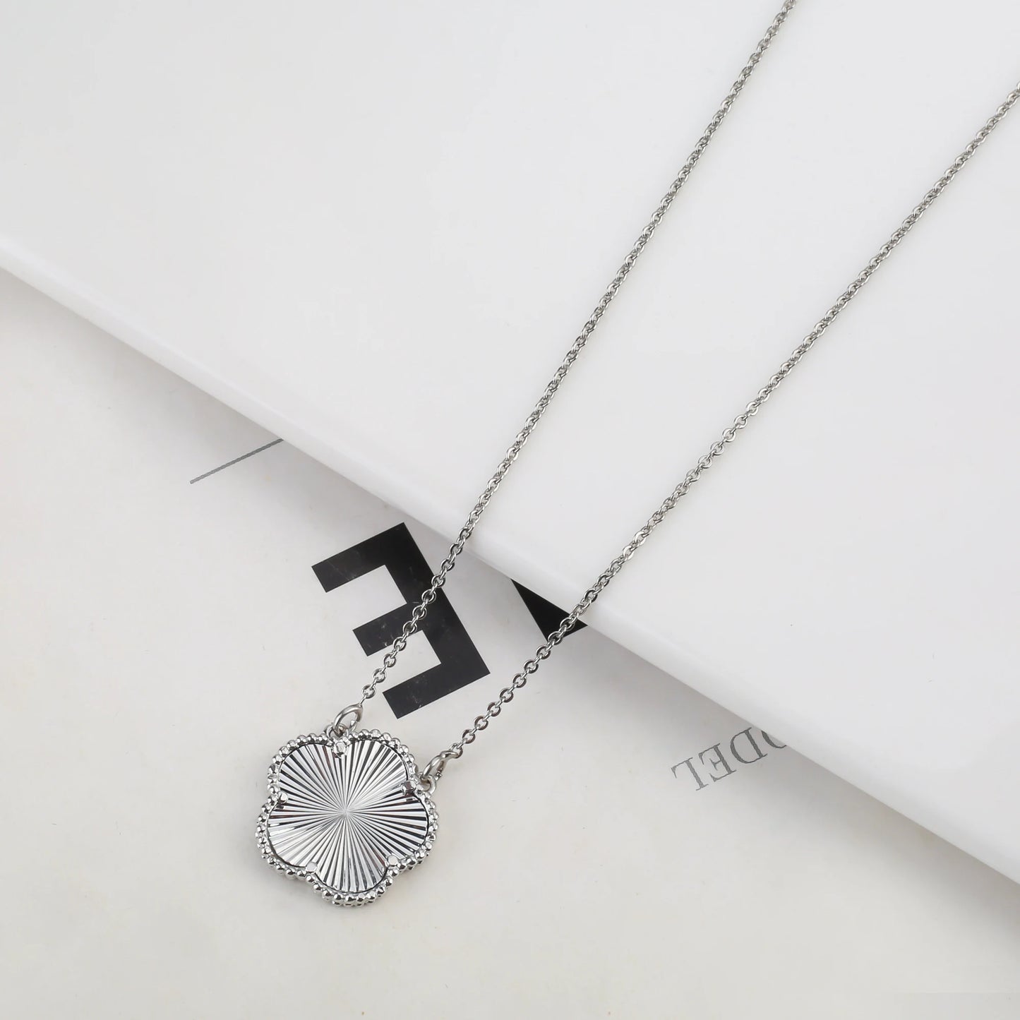 Luxury Five-Leaf Flower Jewelry Set – Double-Sided Shiny Metal Clover Design