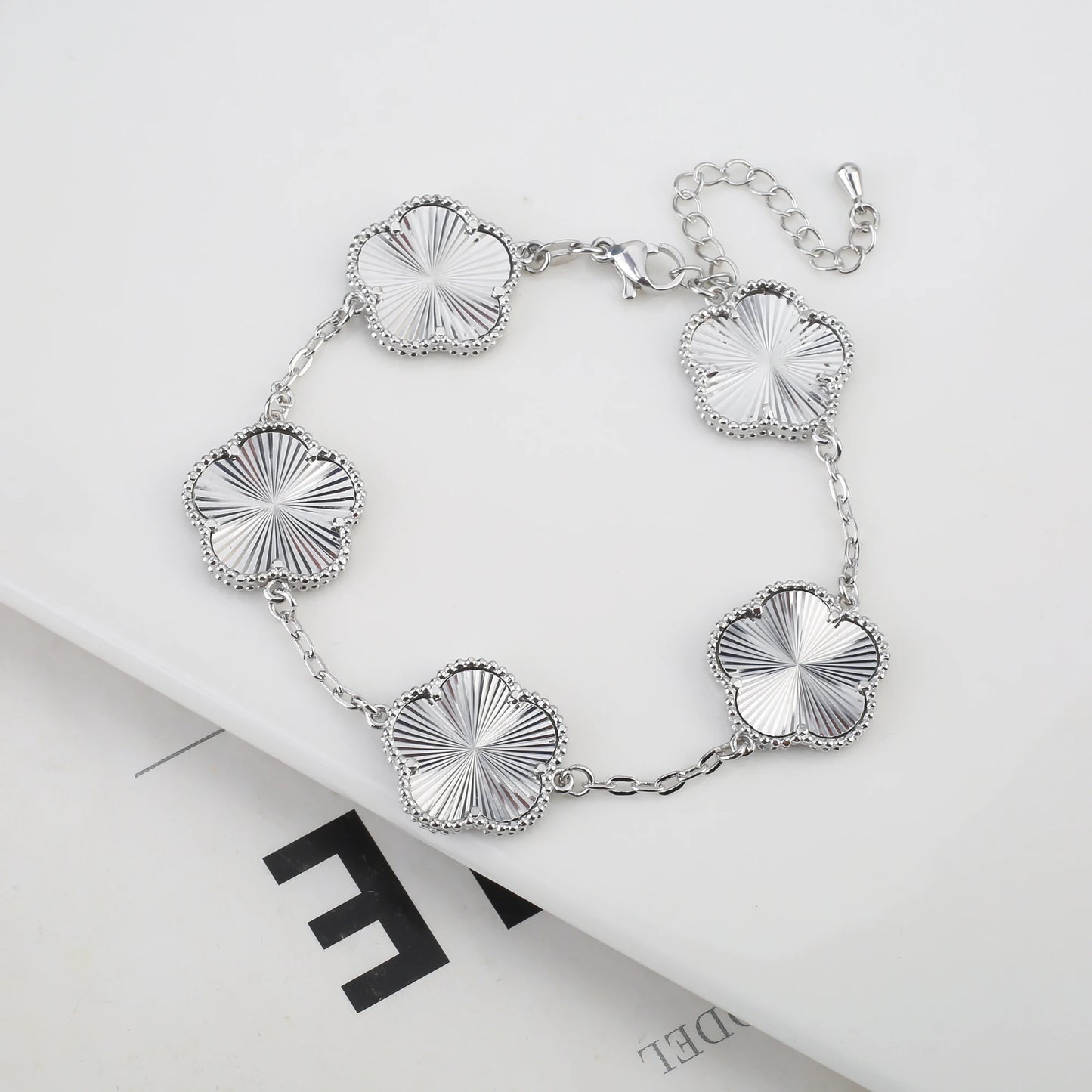 Luxury Five-Leaf Flower Jewelry Set – Double-Sided Shiny Metal Clover Design