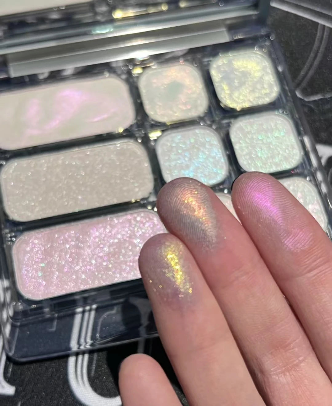 Chameleon Eyeshadow – Shimmer, Shift, and Glow Anywhere