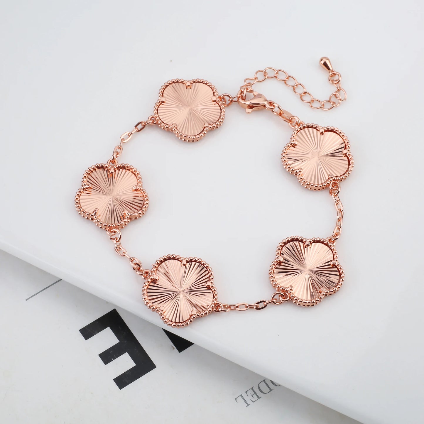 Luxury Five-Leaf Flower Jewelry Set – Double-Sided Shiny Metal Clover Design
