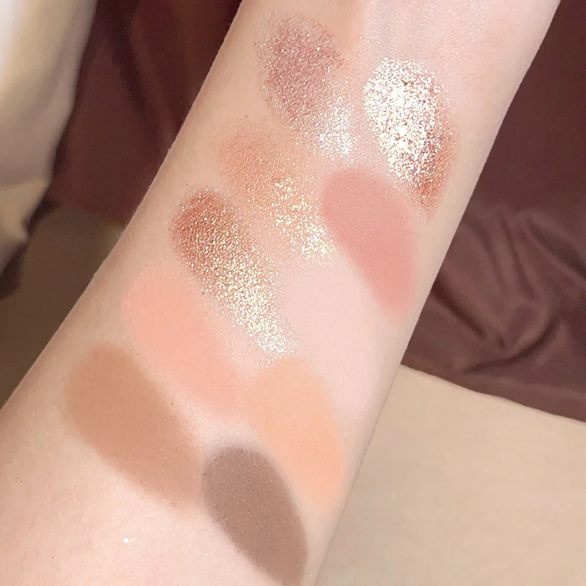 10-Color Matte & Glitter Eyeshadow Palette – Everyday Glam Meets All-Day Wear
