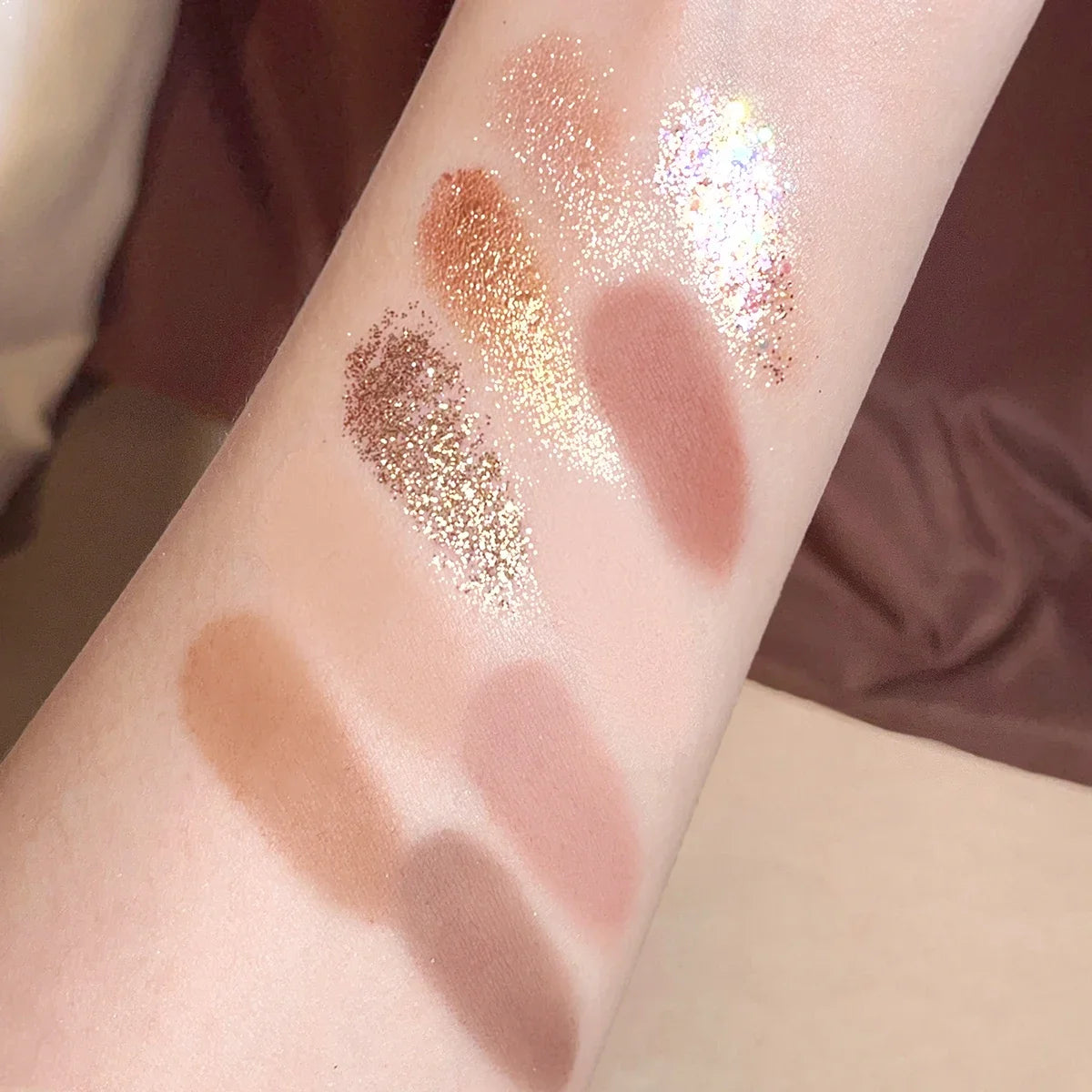 10-Color Matte & Glitter Eyeshadow Palette – Everyday Glam Meets All-Day Wear