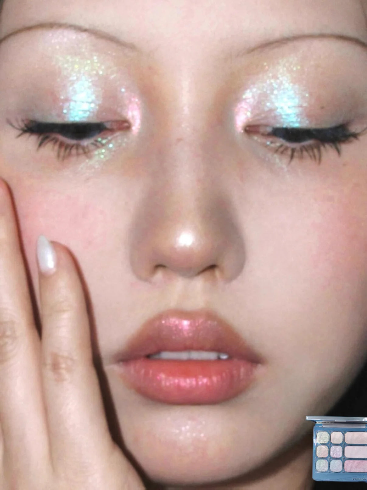 Chameleon Eyeshadow – Shimmer, Shift, and Glow Anywhere