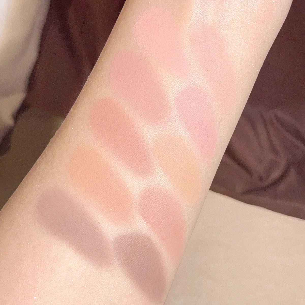 10-Color Matte & Glitter Eyeshadow Palette – Everyday Glam Meets All-Day Wear