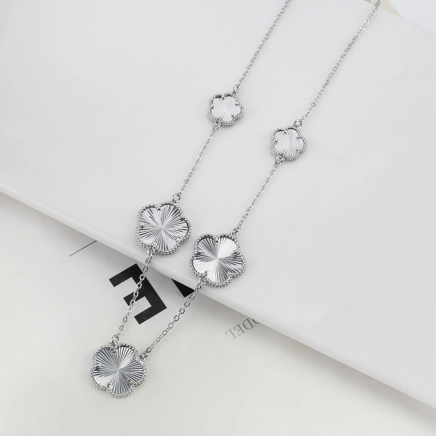 Luxury Five-Leaf Flower Jewelry Set – Double-Sided Shiny Metal Clover Design