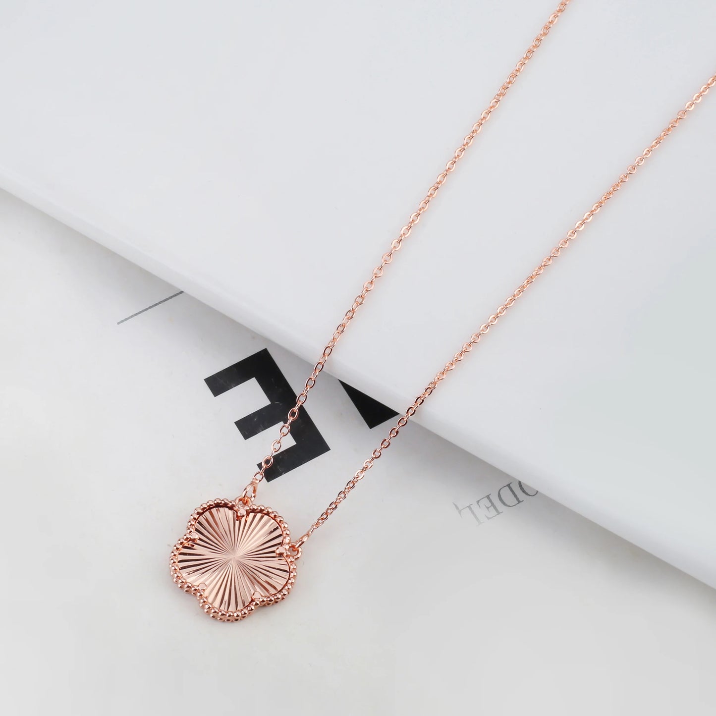 Luxury Five-Leaf Flower Jewelry Set – Double-Sided Shiny Metal Clover Design