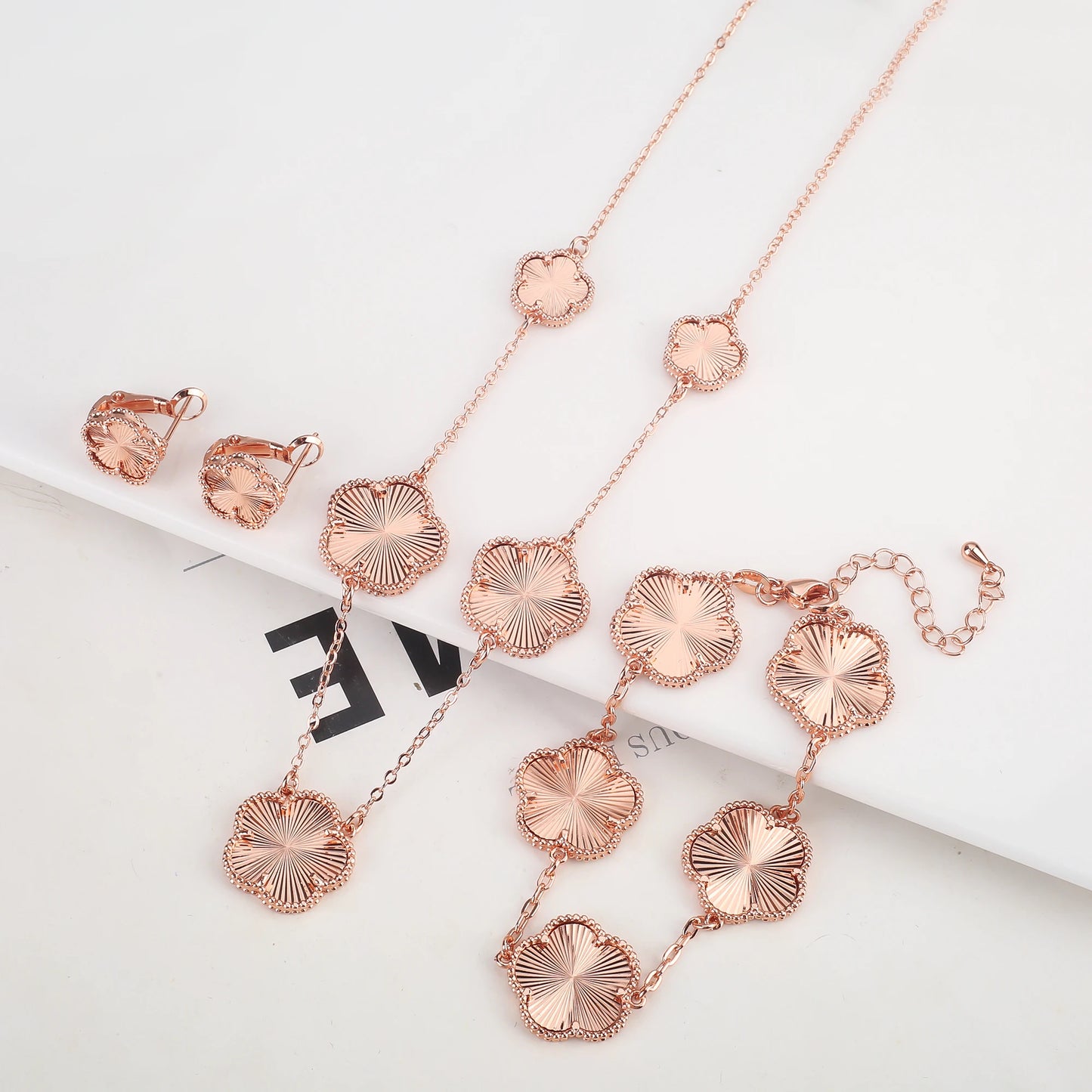 Luxury Five-Leaf Flower Jewelry Set – Double-Sided Shiny Metal Clover Design