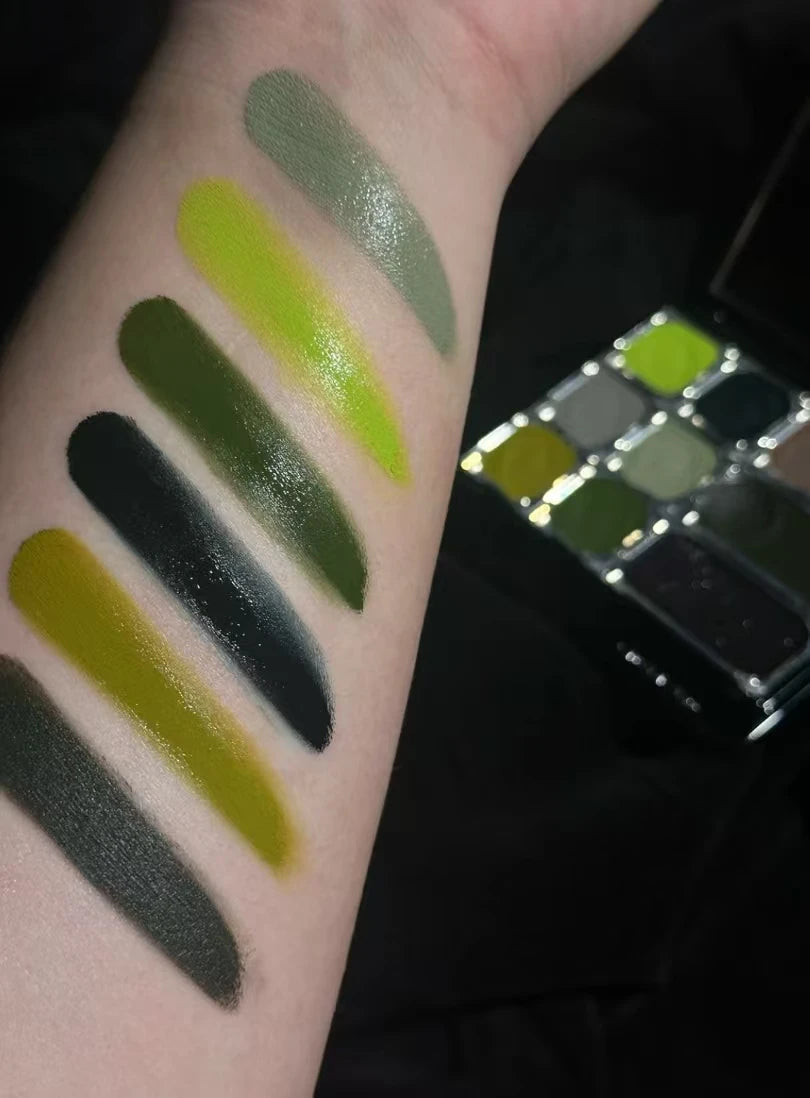 Chameleon Eyeshadow – Shimmer, Shift, and Glow Anywhere
