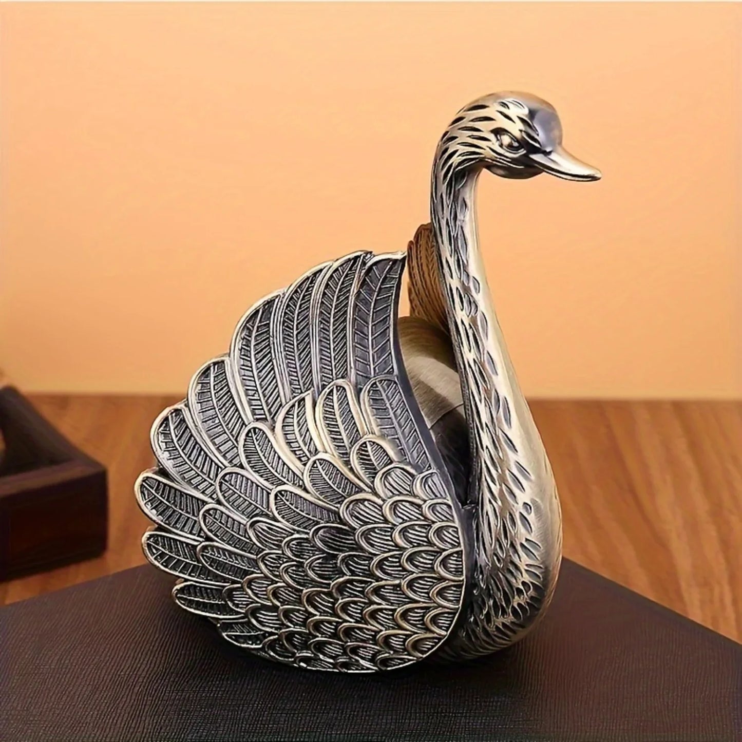 Elegant Round Swan-Shaped Decorative Tray with Lid – Durable Zinc Alloy Organizer