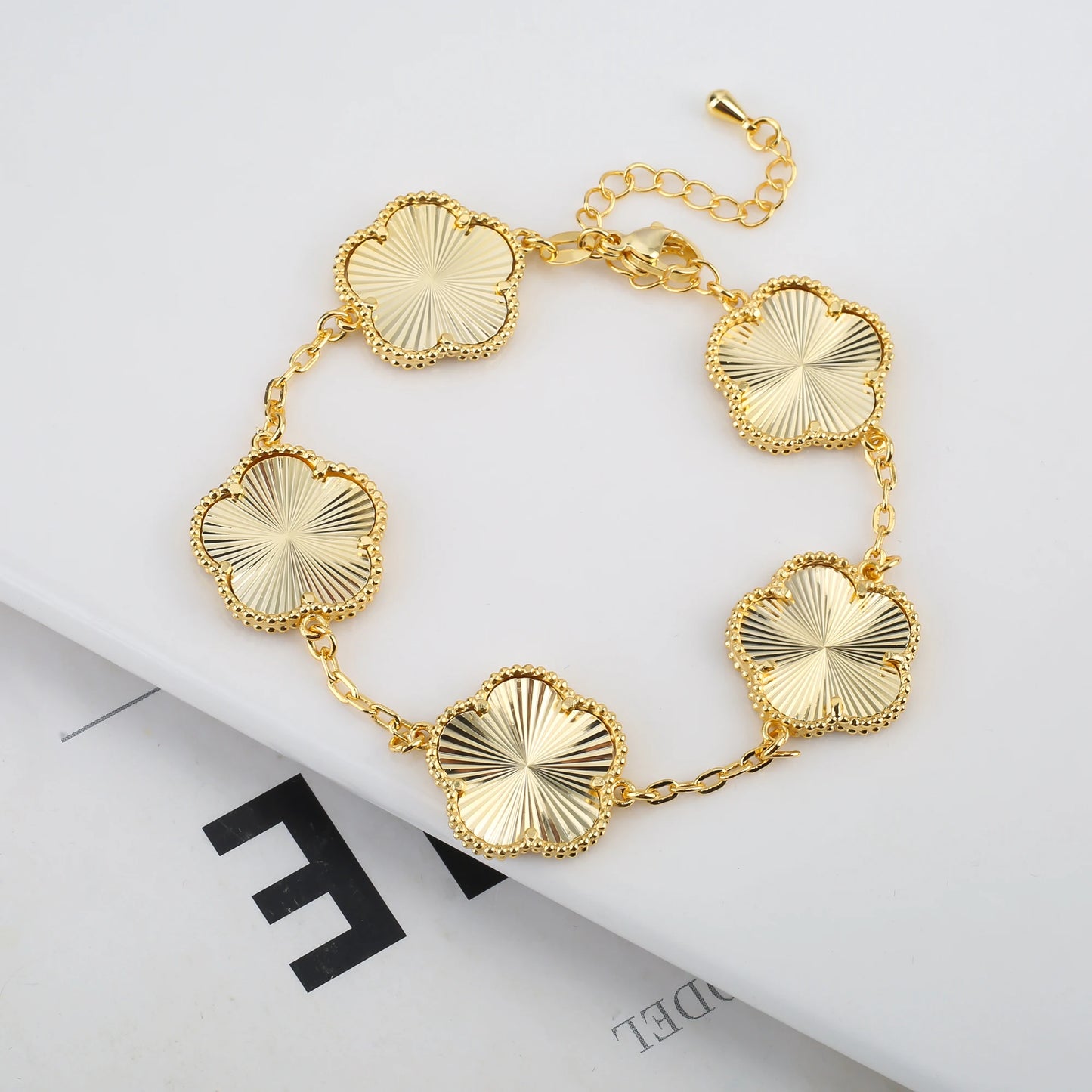 Luxury Five-Leaf Flower Jewelry Set – Double-Sided Shiny Metal Clover Design