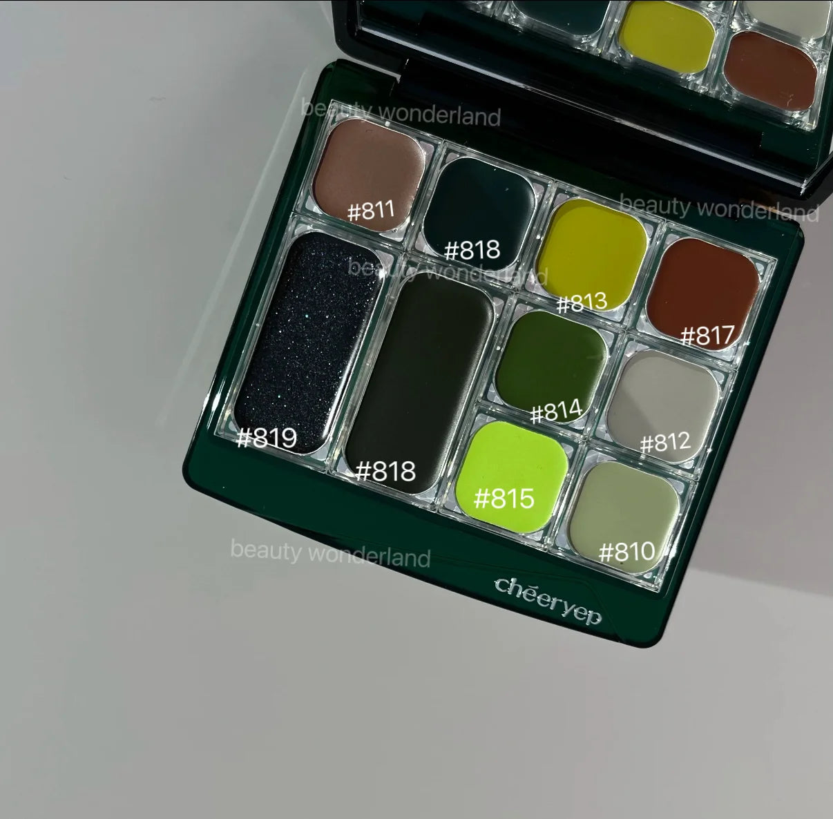 Chameleon Eyeshadow – Shimmer, Shift, and Glow Anywhere