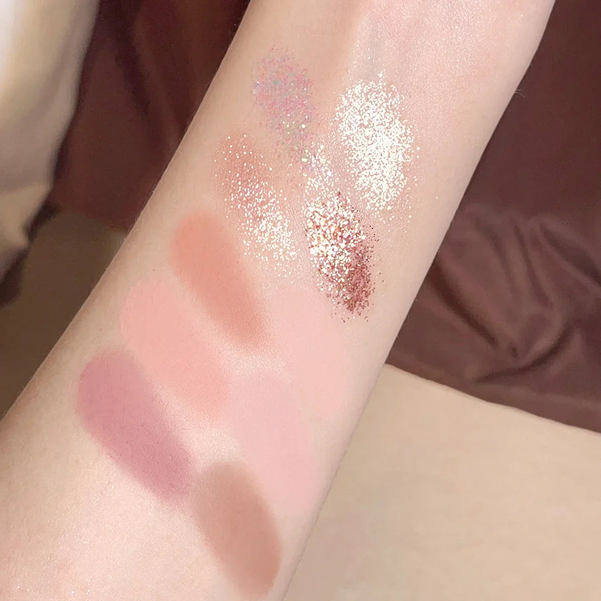 10-Color Matte & Glitter Eyeshadow Palette – Everyday Glam Meets All-Day Wear