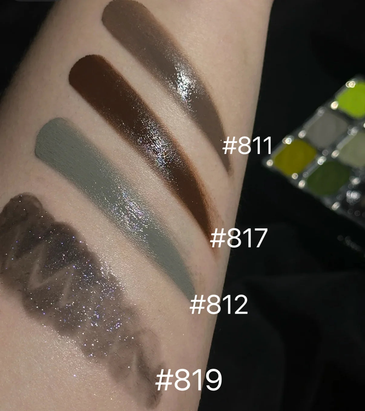 Chameleon Eyeshadow – Shimmer, Shift, and Glow Anywhere
