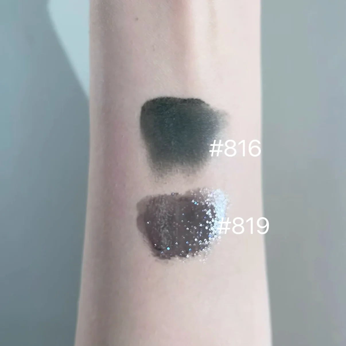 Chameleon Eyeshadow – Shimmer, Shift, and Glow Anywhere