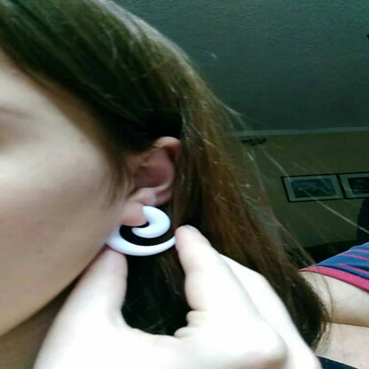 Black & White Acrylic Spiral Ear Gauges – Taper Stretching Plugs (2PCS)