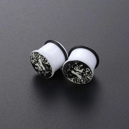 Glow-in-the-Dark Skull Ear Tunnels – Luminous Acrylic Gauges (2pcs)
