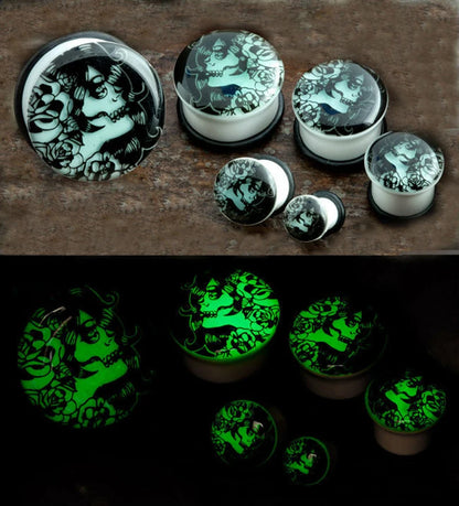 Glow-in-the-Dark Skull Ear Tunnels – Luminous Acrylic Gauges (2pcs)