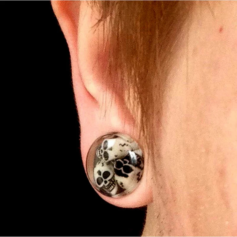Glow-in-the-Dark Skull Ear Tunnels – Luminous Acrylic Gauges (2pcs)