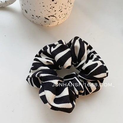 Sweet Flannel French Hair Clip – Black Large Ponytail Catch Claw