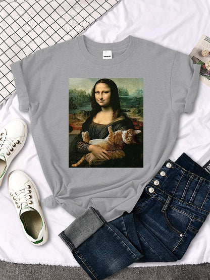 Mona Lisa Funny Cat T-Shirt – Oversized Art Print Crewneck Tee for Women