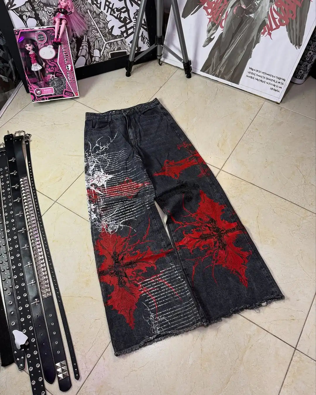 Y2K Gothic Cargo Pants – Wide-Leg Streetwear Trousers with Red Floral Graffiti Print