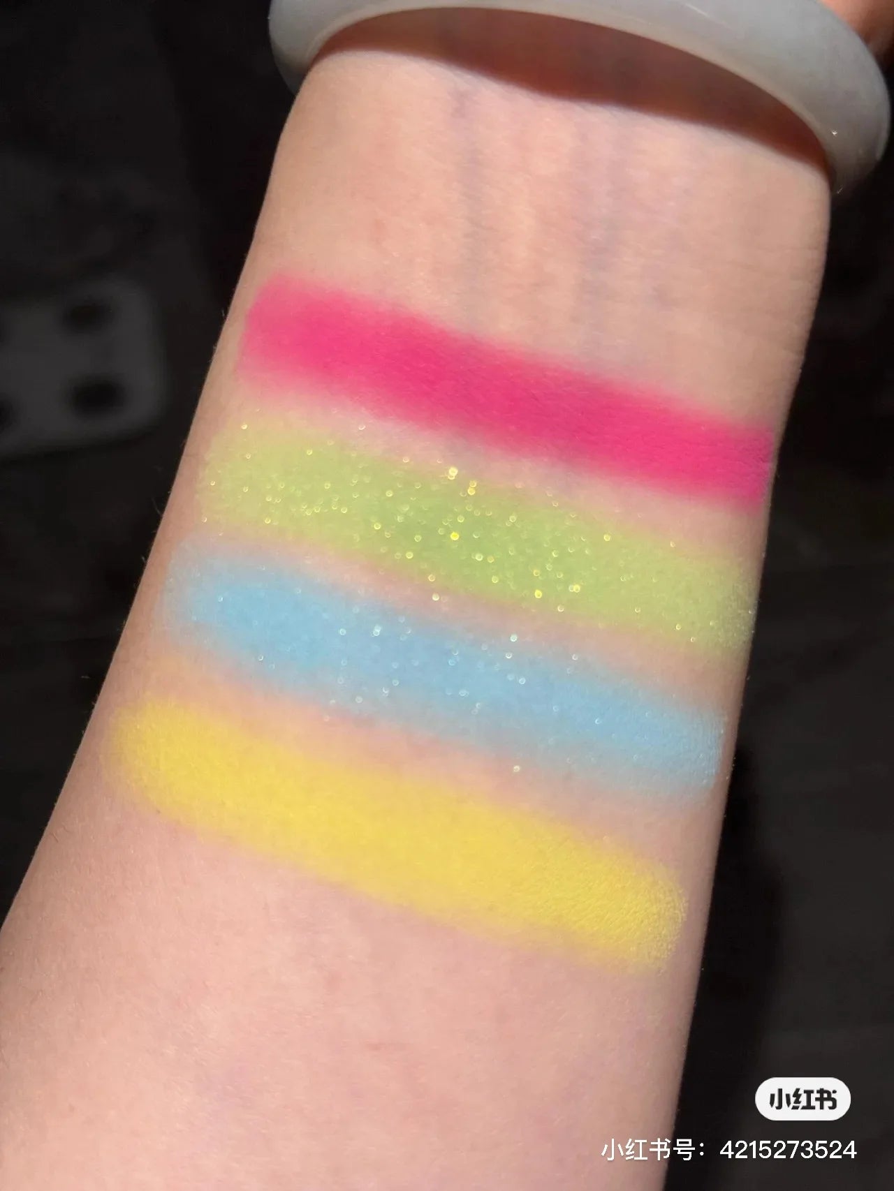 16-Color Glitter & Matte Eyeshadow Palette – Chameleon Glow Shades for Bold Eye Looks