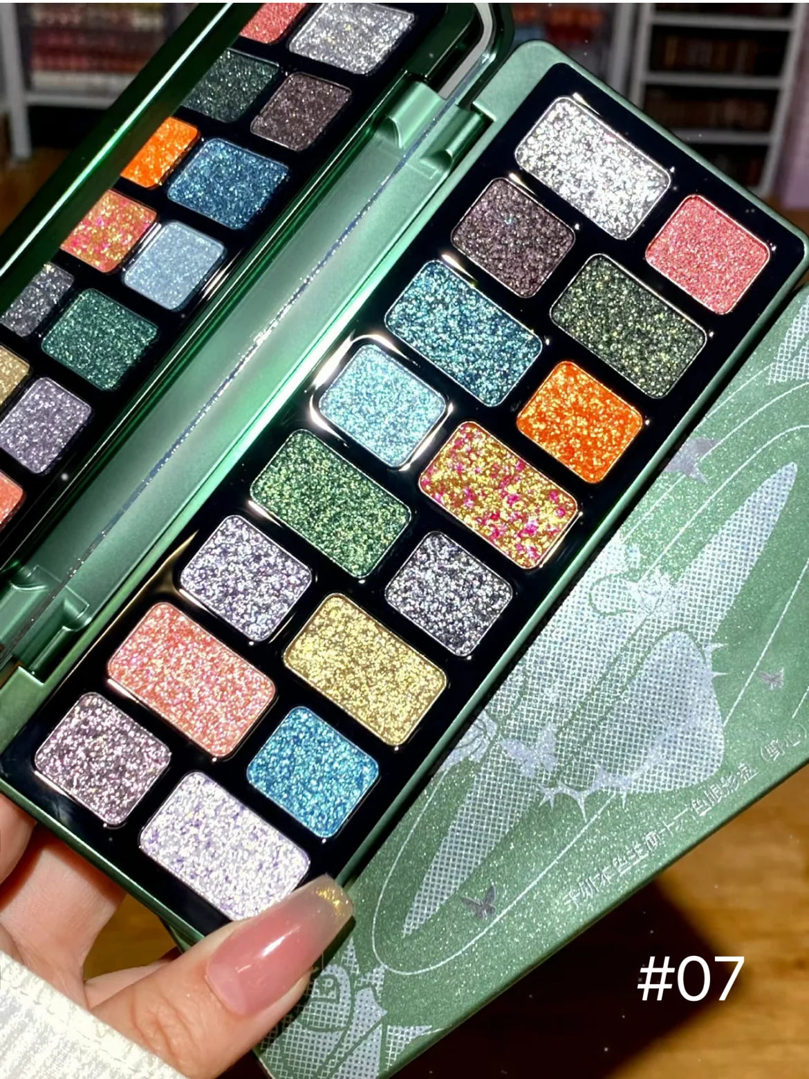 16-Color Glitter & Matte Eyeshadow Palette – Chameleon Glow Shades for Bold Eye Looks
