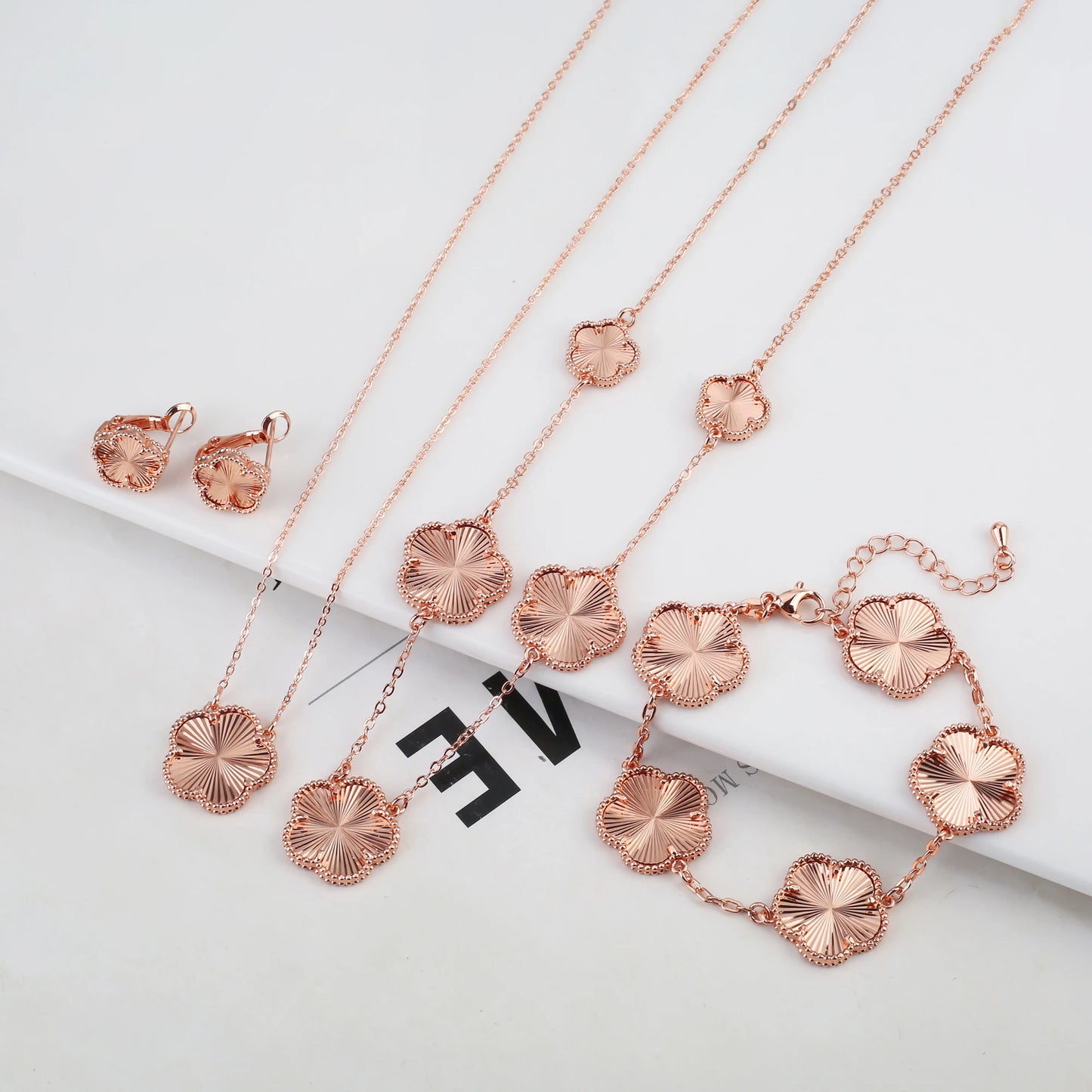 Luxury Double-Sided Five-Leaf Flower Jewelry Set – Gilded Clover Necklace, Bracelet & Earrings