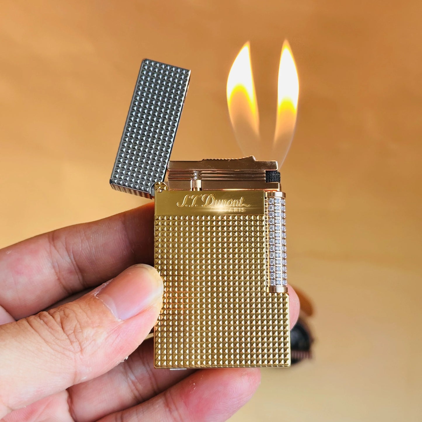 Luxury Brushed Brass Lighter – Classic Collectible Gift