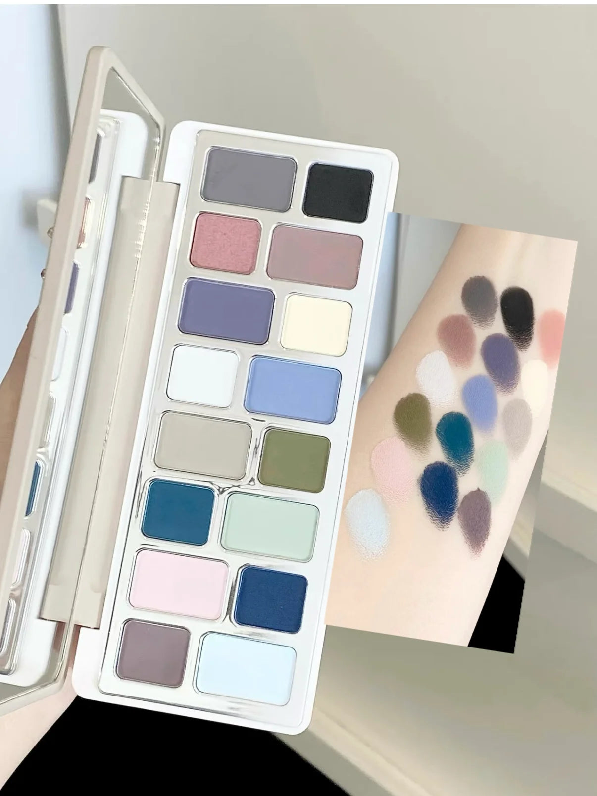 16-Color Glitter & Matte Eyeshadow Palette – Chameleon Glow Shades for Bold Eye Looks