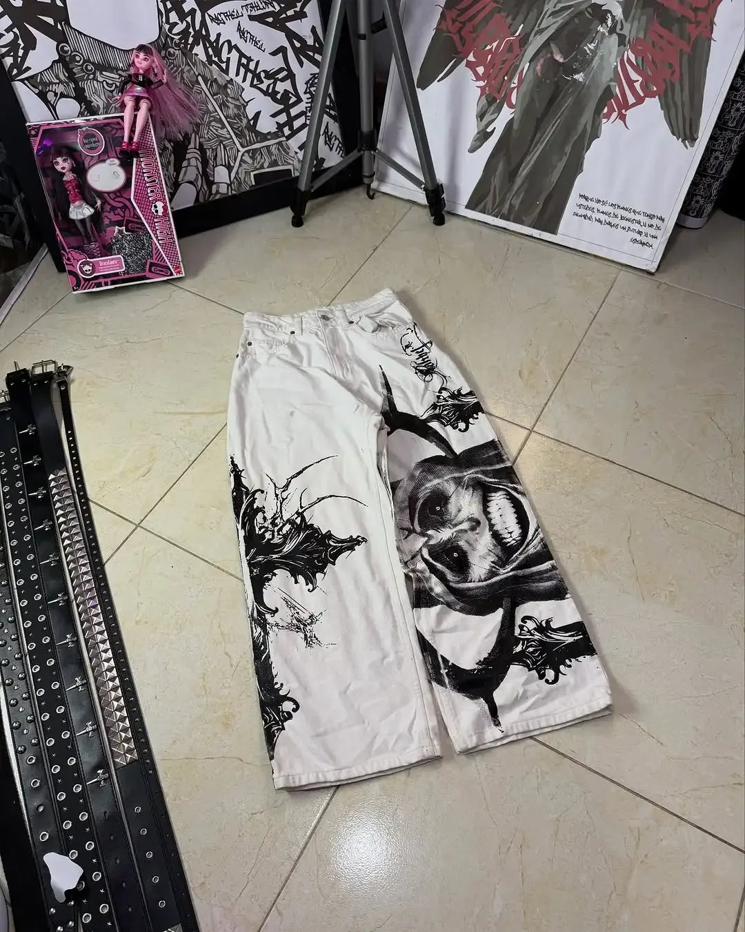 Y2K Gothic Cargo Pants – Wide-Leg Streetwear Trousers with Red Floral Graffiti Print