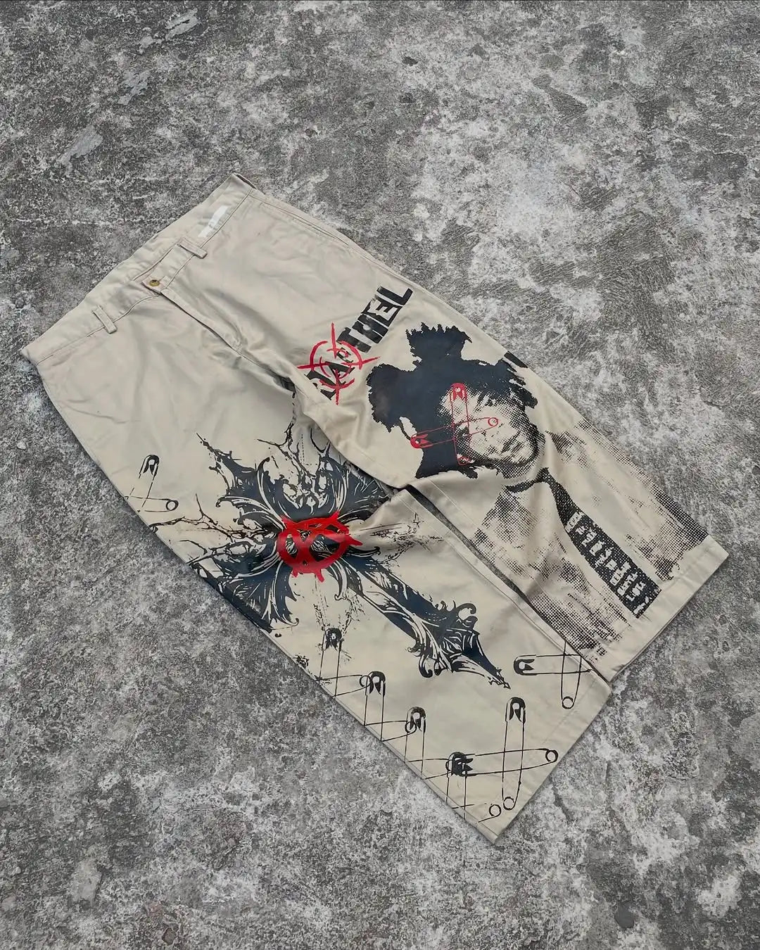 Y2K Gothic Cargo Pants – Wide-Leg Streetwear Trousers with Red Floral Graffiti Print