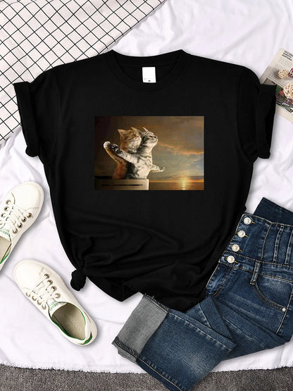 Mona Lisa Funny Cat T-Shirt – Oversized Art Print Crewneck Tee for Women