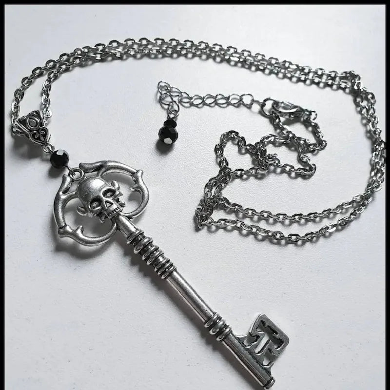 Gothic Skeleton Key Pendant Necklace – Antique Silver Punk Statement Jewelry