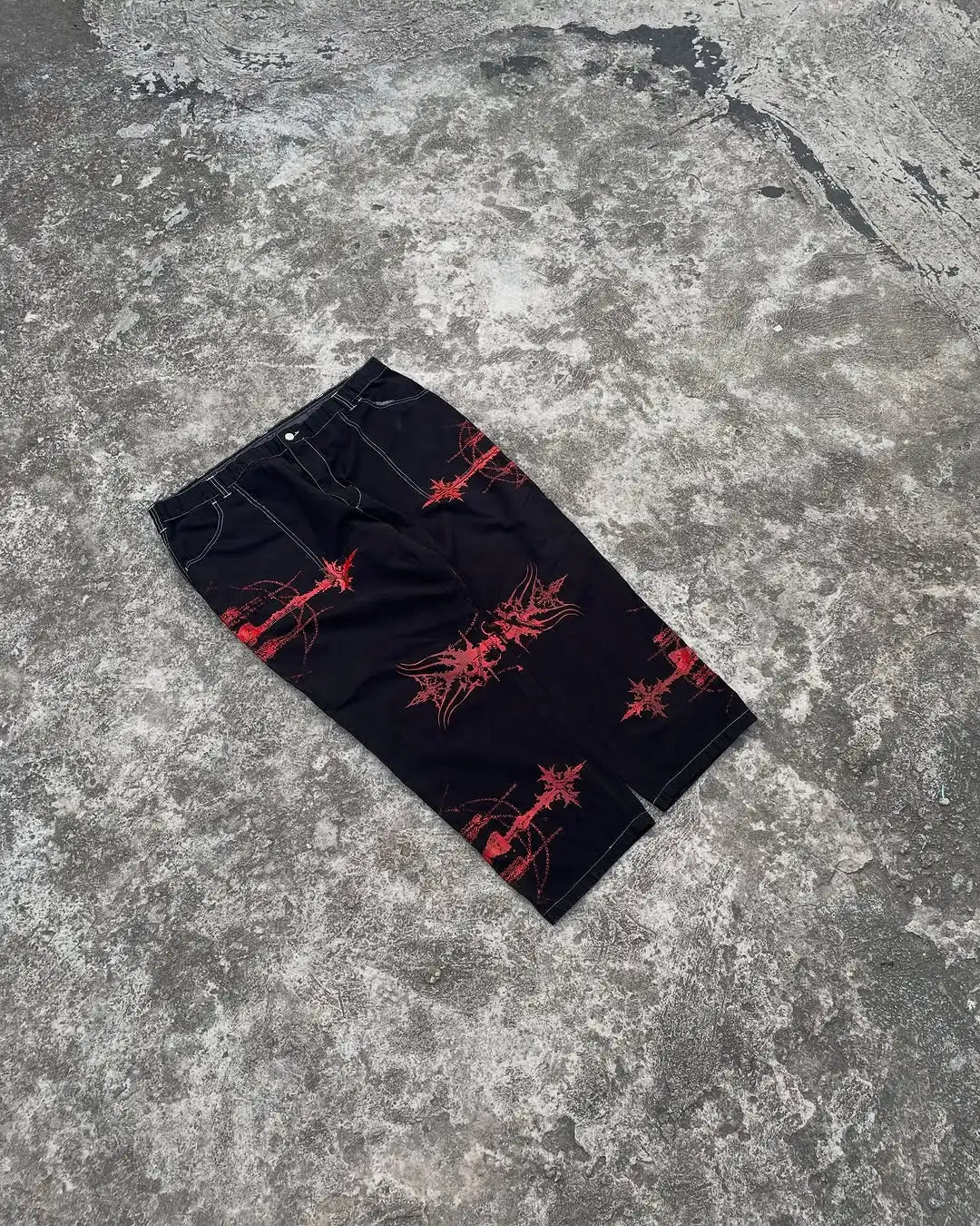 Y2K Gothic Cargo Pants – Wide-Leg Streetwear Trousers with Red Floral Graffiti Print