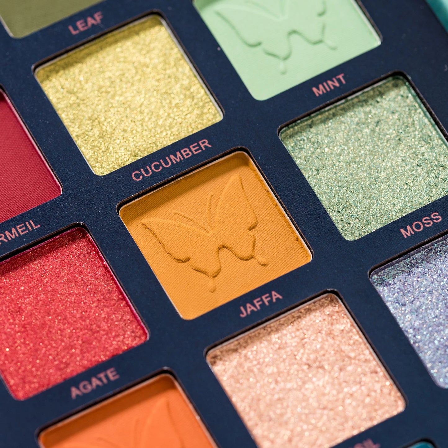 Butterfly 18-Color Eyeshadow Palette – Matte, Shimmer & Metallic Finishes